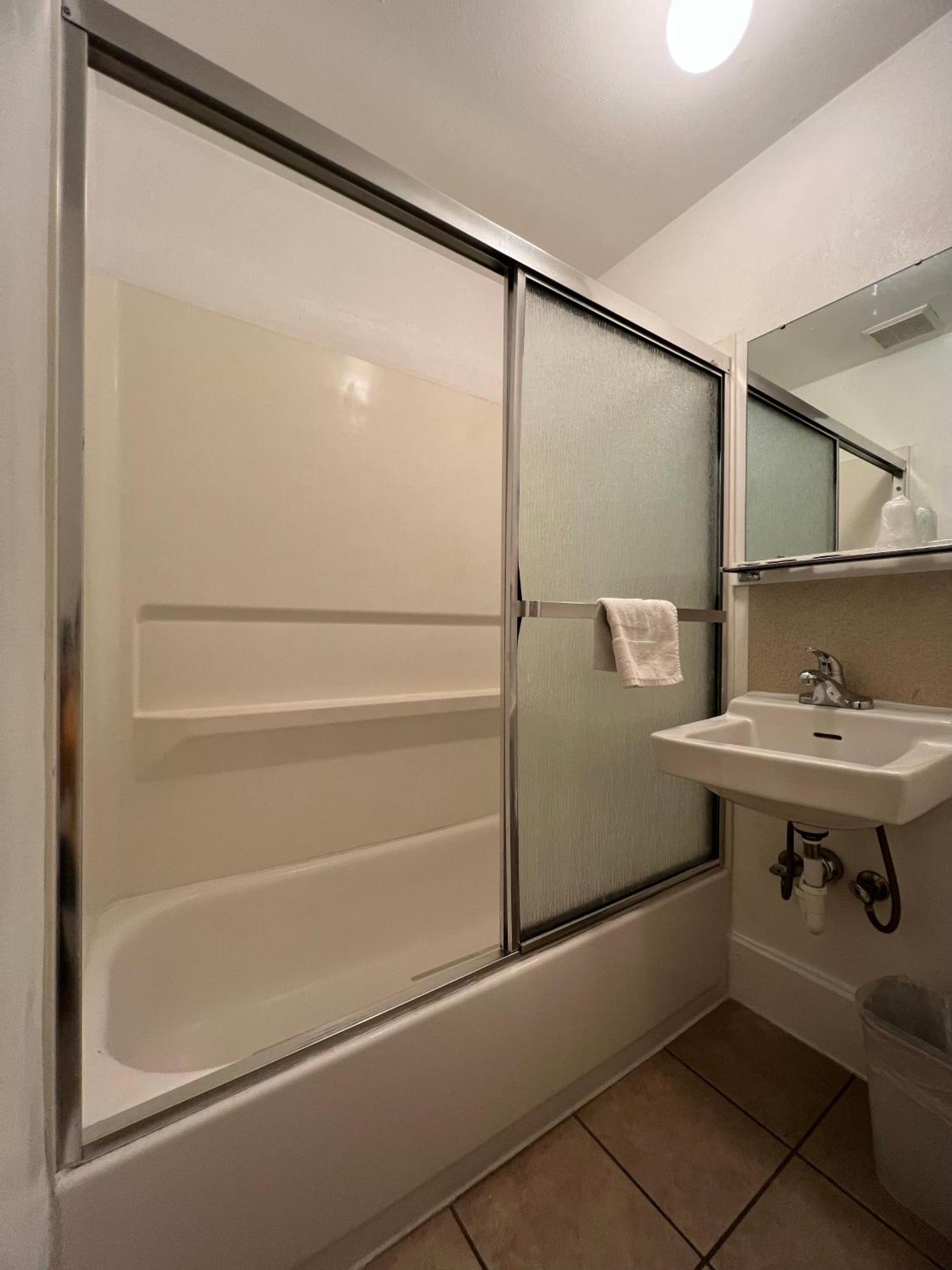 Columbus Motor Inn Сиэтл Экстерьер фото